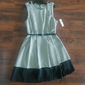 Houndstooth dress with belt