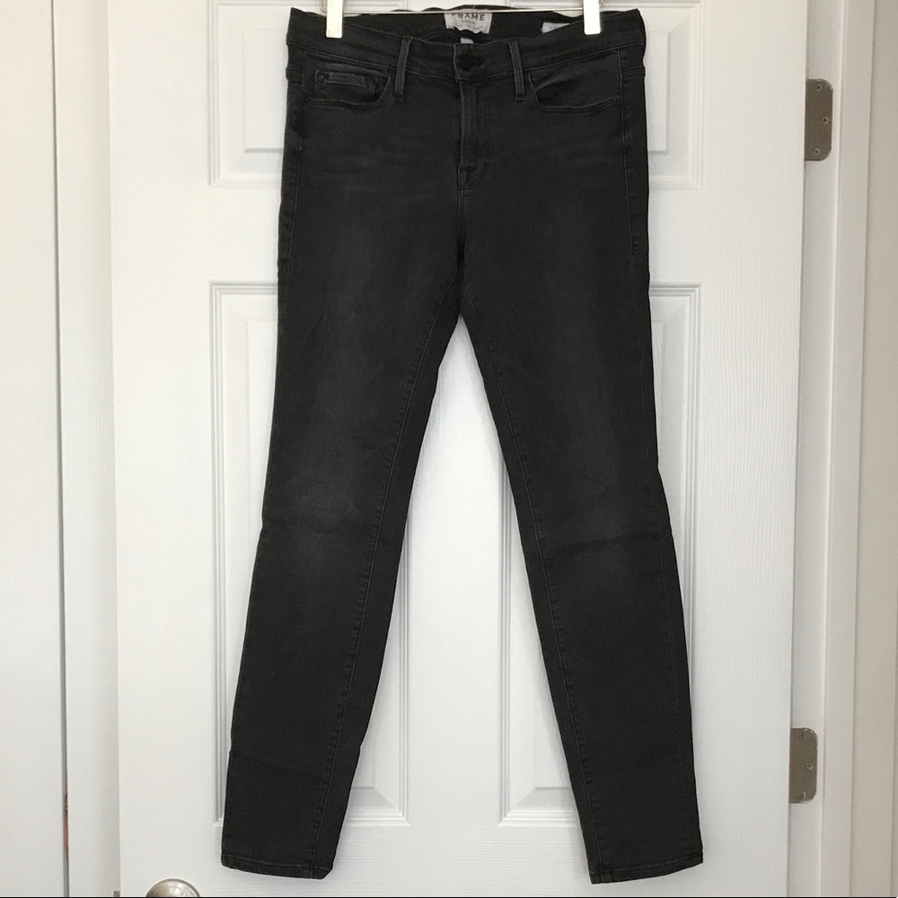 Frame Denim Le Skinny de Jeanne in dark grey.