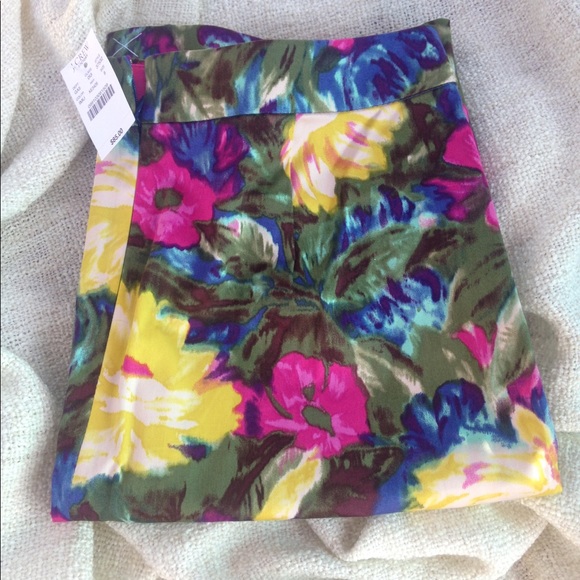 Adorable J Crew Floral Mini Skirt 😌 - Picture 4 of 5