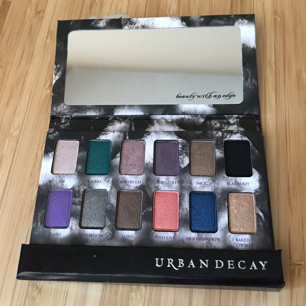 💝 HOST PICK 💝 URBAN DECAY ShadowBox Eye Palette