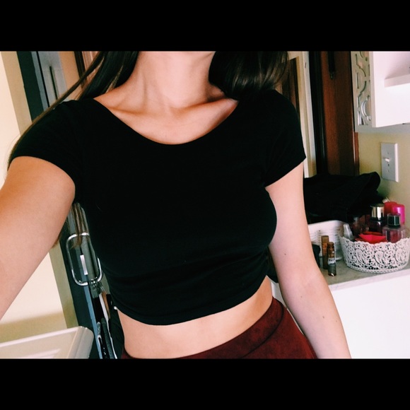 🌗BRANDY CROP TOP🌗 - Picture 2 of 2