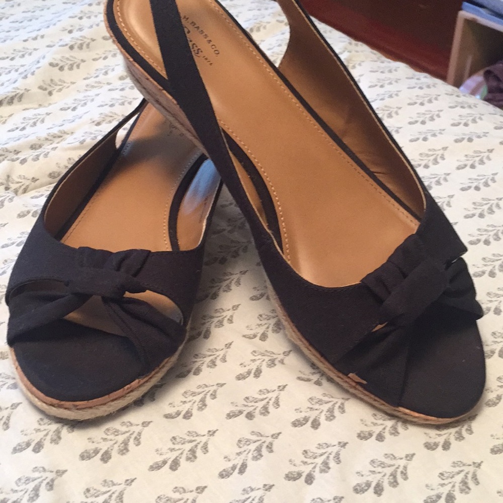 Open toed wedges