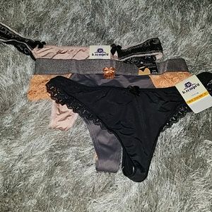 BNWT 3 pairs women's small thongs