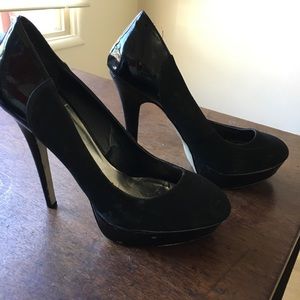 Black pumps