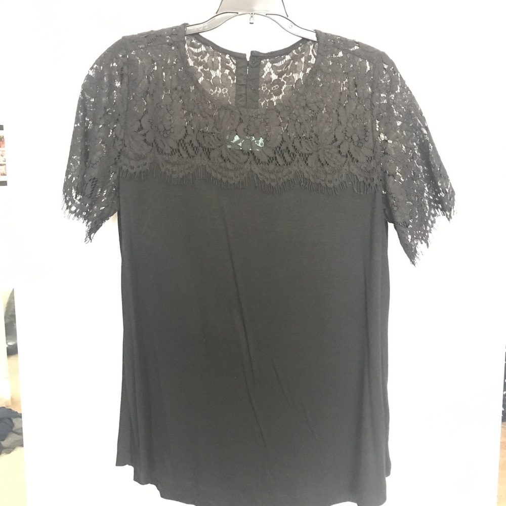 Black lacy top size M
