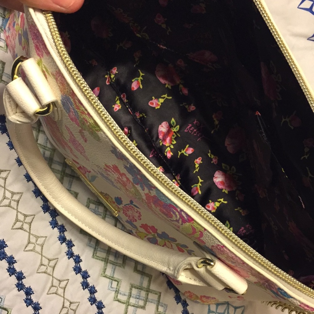 Betsy Johnson purse - Picture 2 of 3