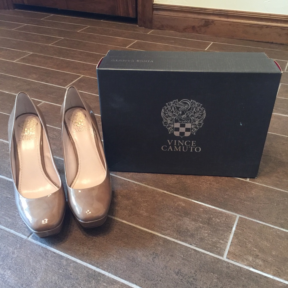 Vince Camuto taupe heels, like new