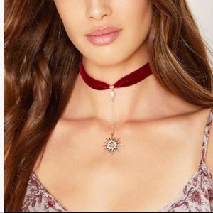 Red star pendant choker necklace