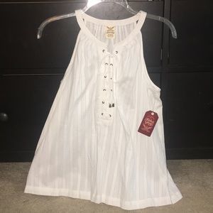 Cute white no sleeve shirt