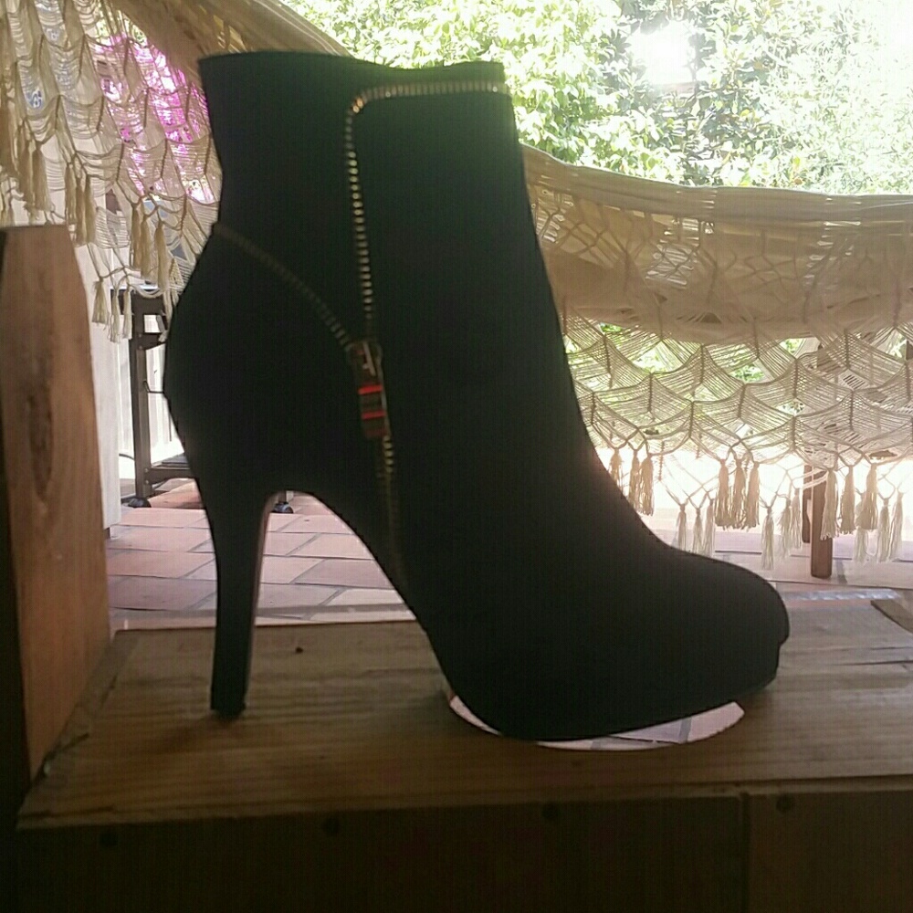 Brand New Suede Black 👢 Boots