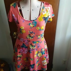 Short sleeve floral dress w/ back opening