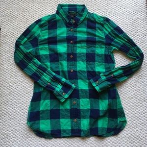 J Crew shrunken boy shirt in emerald