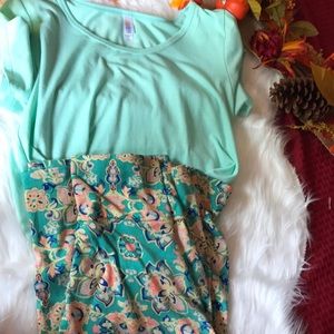 LULAROE OUTFIT! Classic T medium Azure skirt Small