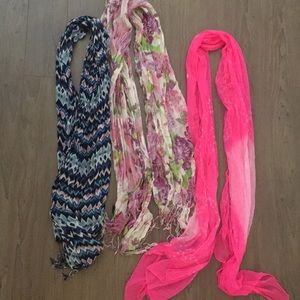 Set of 10 scarves