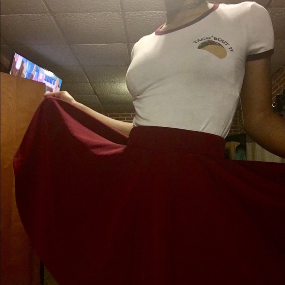 🥀SOLD🥀 Burgundy skirt - Picture 2 of 5
