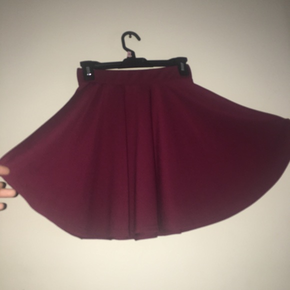 🥀SOLD🥀 Burgundy skirt - Picture 3 of 5