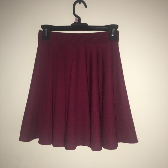 🥀SOLD🥀 Burgundy skirt - Picture 4 of 5