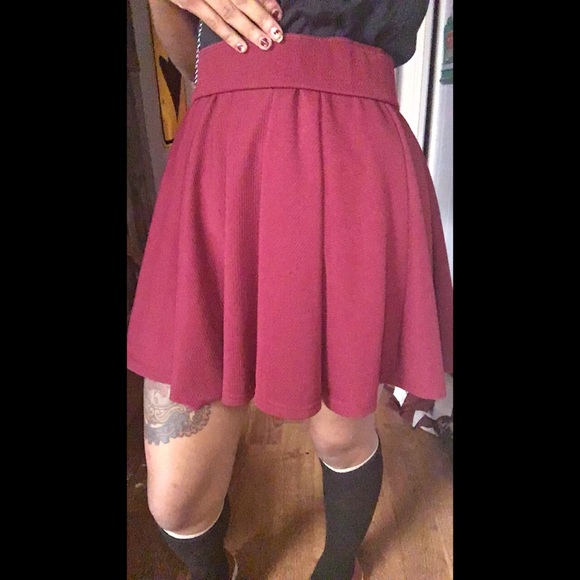 🥀SOLD🥀 Burgundy skirt - Picture 5 of 5