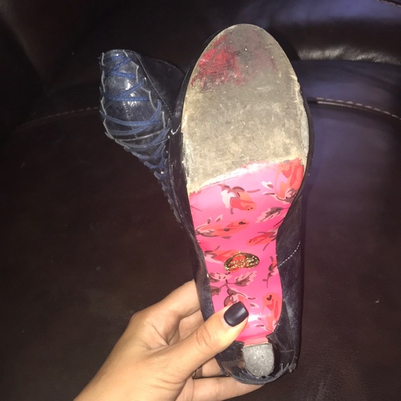 Betsy Johnson demon colored heels - Picture 3 of 6