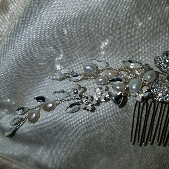 Wedding spray comb with crystals and pearls main image 4