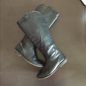 Frye Tall Riding Boot in Black. Size 6.5