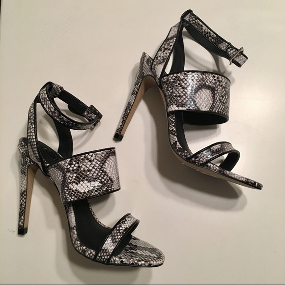 Topshop Shoes - TopShop 'Rita' Croc Embossed Sandal Sz 6.5
