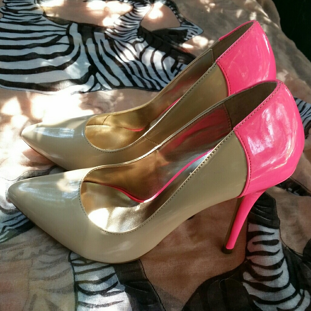 Nude colorblock heels