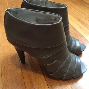 gray caged sandal size 11