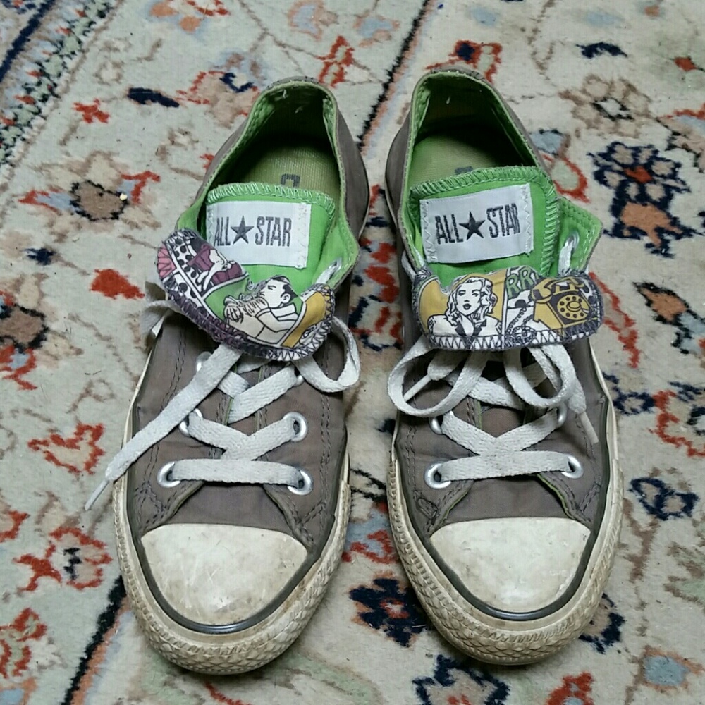 Gray Converse with pictures on the tounge