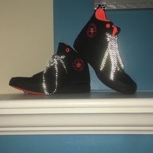 Gently worn black and orange converse shoes size 7
