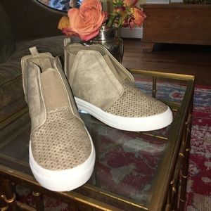 NWOT Trendy high top slip-ons