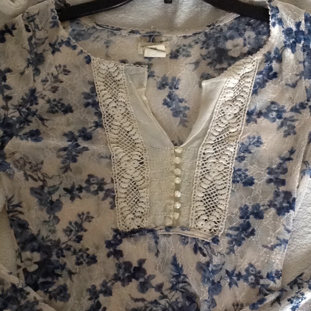 Ralph Lauren size M. Beautiful blue blouse