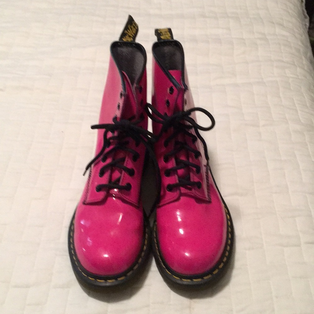 Super cute hot pink Dr Martens "air wair" size 9