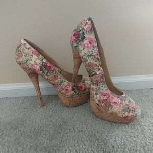 Floral platform pumps heels closed toe size 8