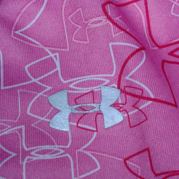 2 women's UNDER ARMOUR workout tops. MEDIUM - Picture 6 of 8