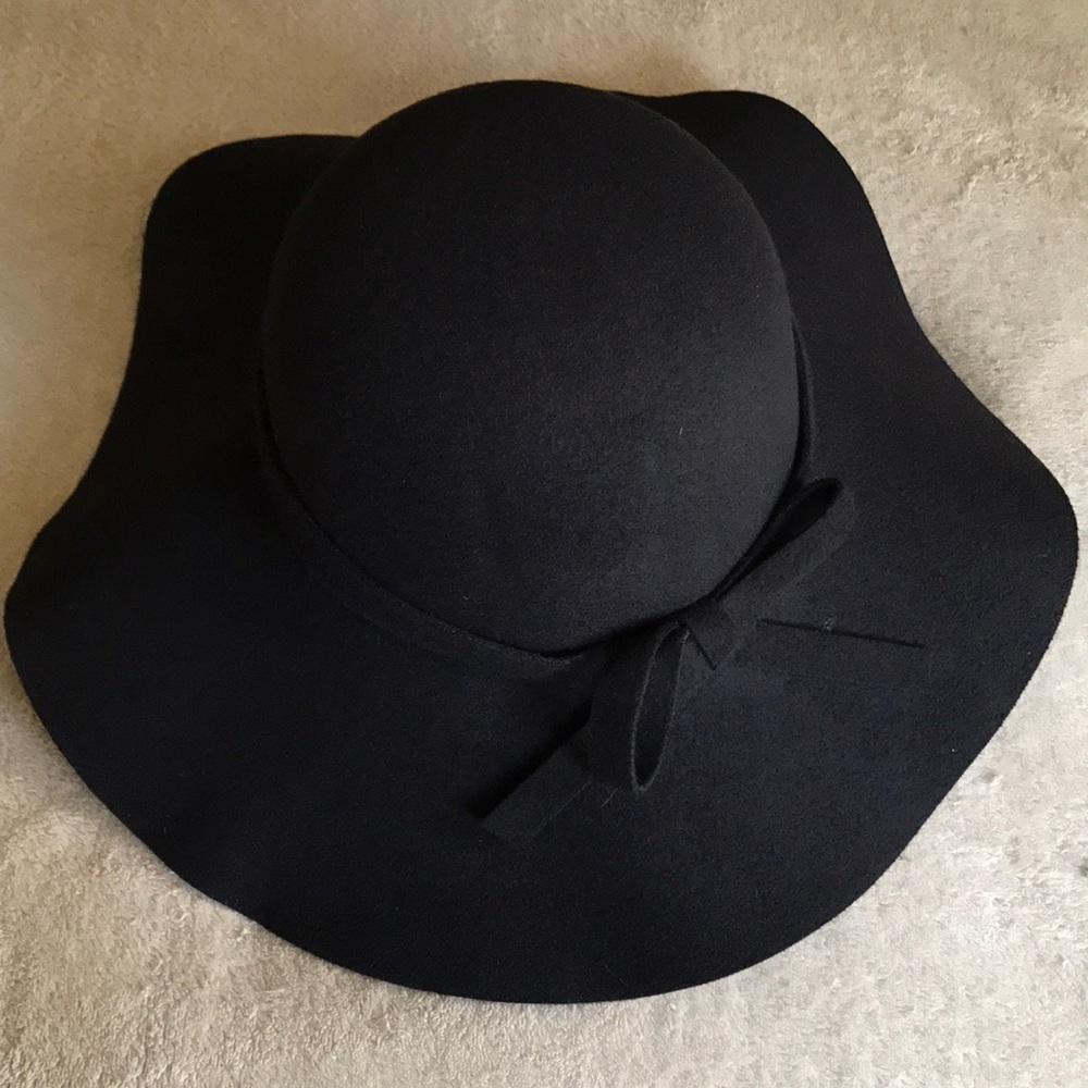 Floppy hat