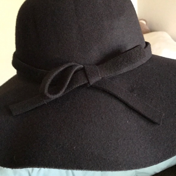 Floppy hat - Picture 2 of 2