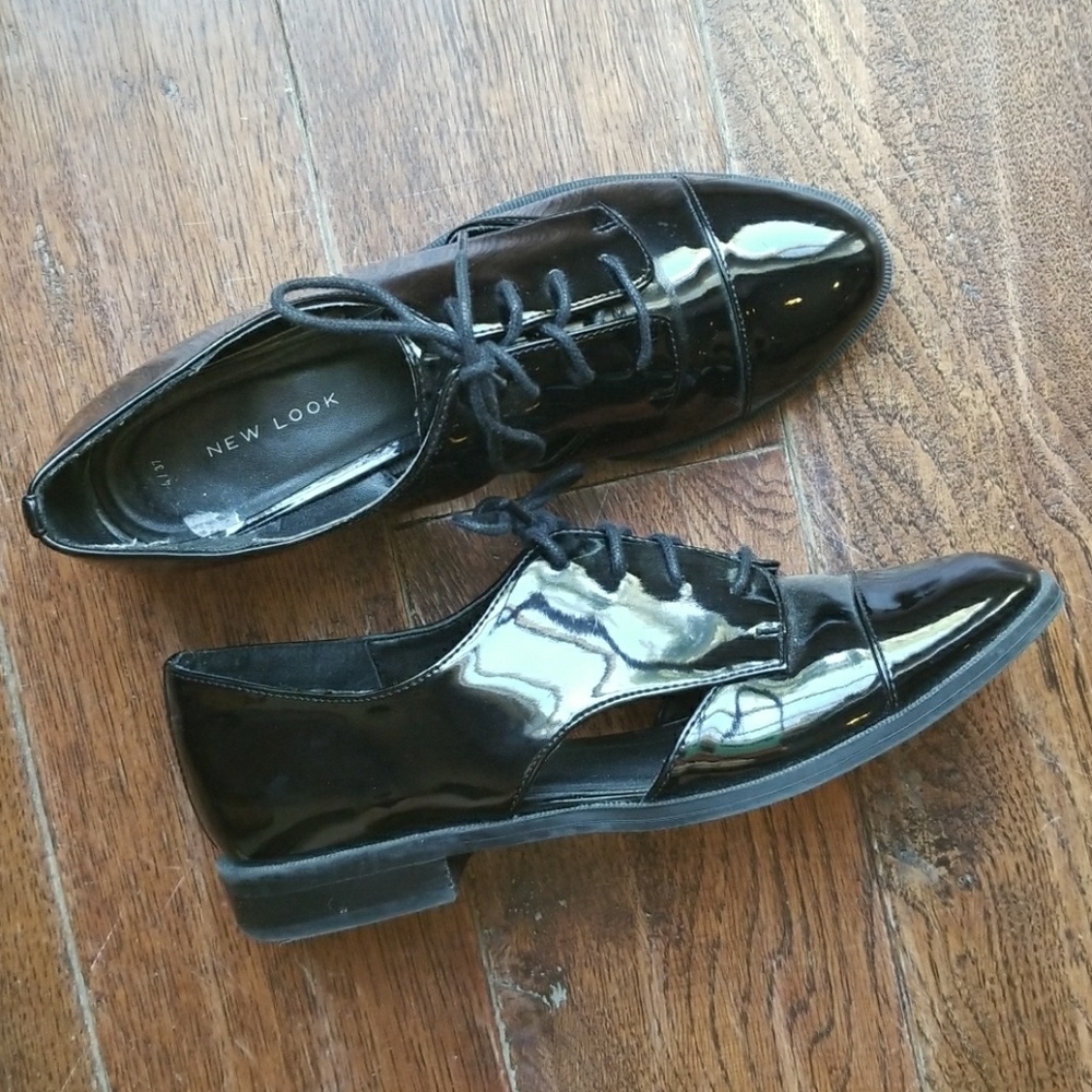 Patent leather black wing tip shoes