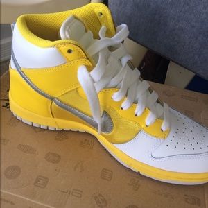 Brand New NIKE yellow and silver Dunks Women's 9.5