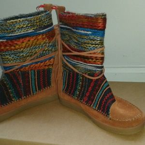 NWOT Toms moccasins