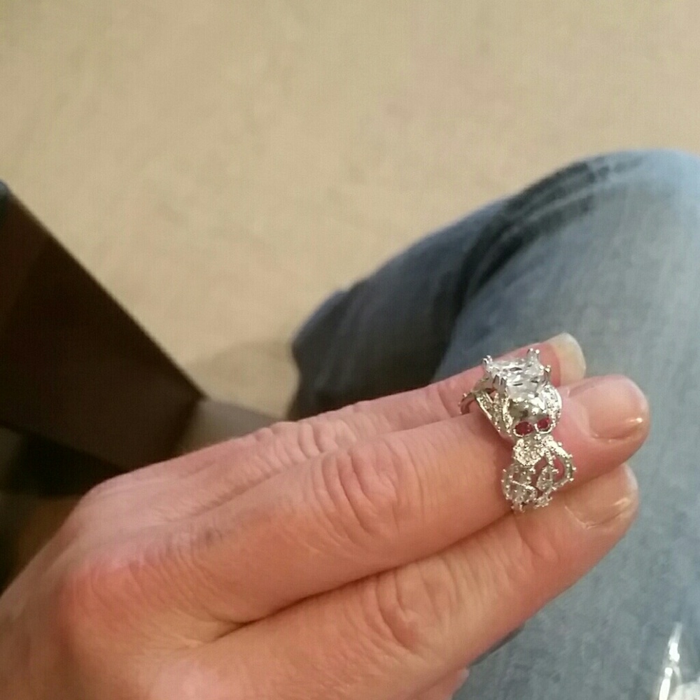Skull ring