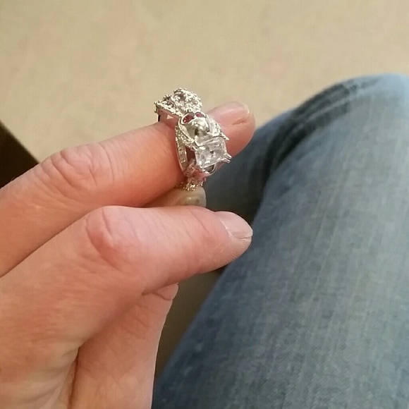 Skull ring - Picture 2 of 4