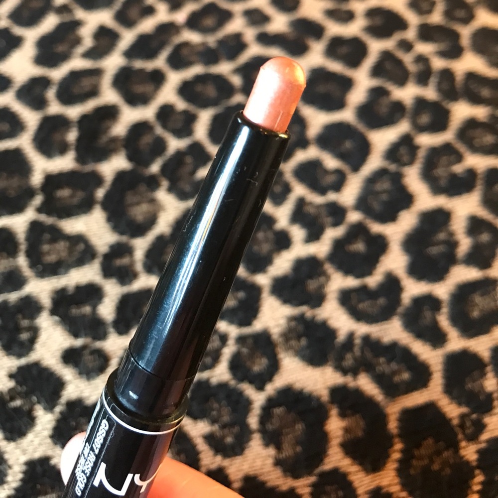 NYX glam shadow stick
