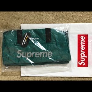 Supreme Duffel Bag fw17 reflective bogo
