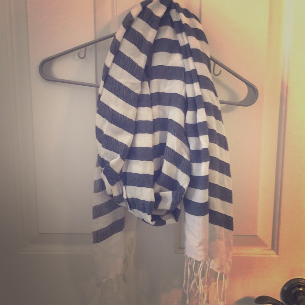 Hollister Scarf