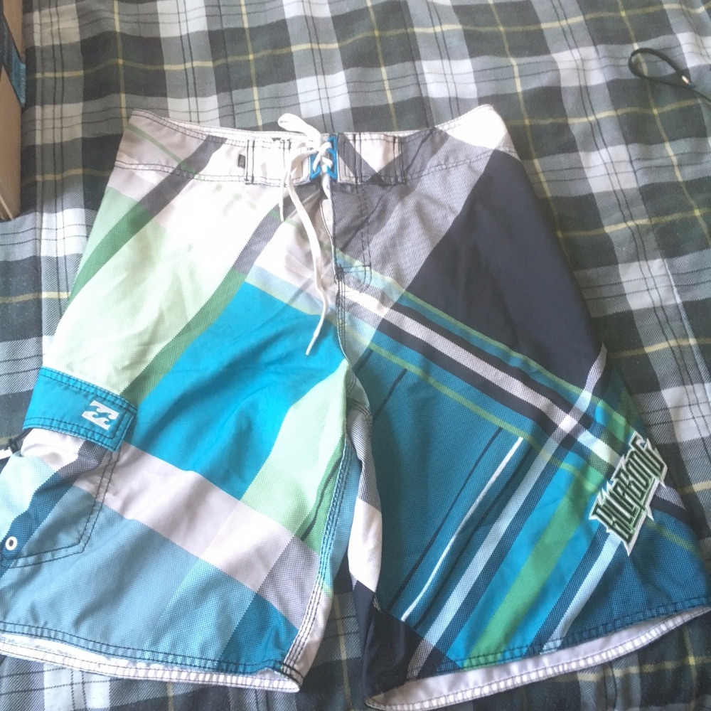 MENS SIZE 34 BILLABONG 20" BOARDSHORT