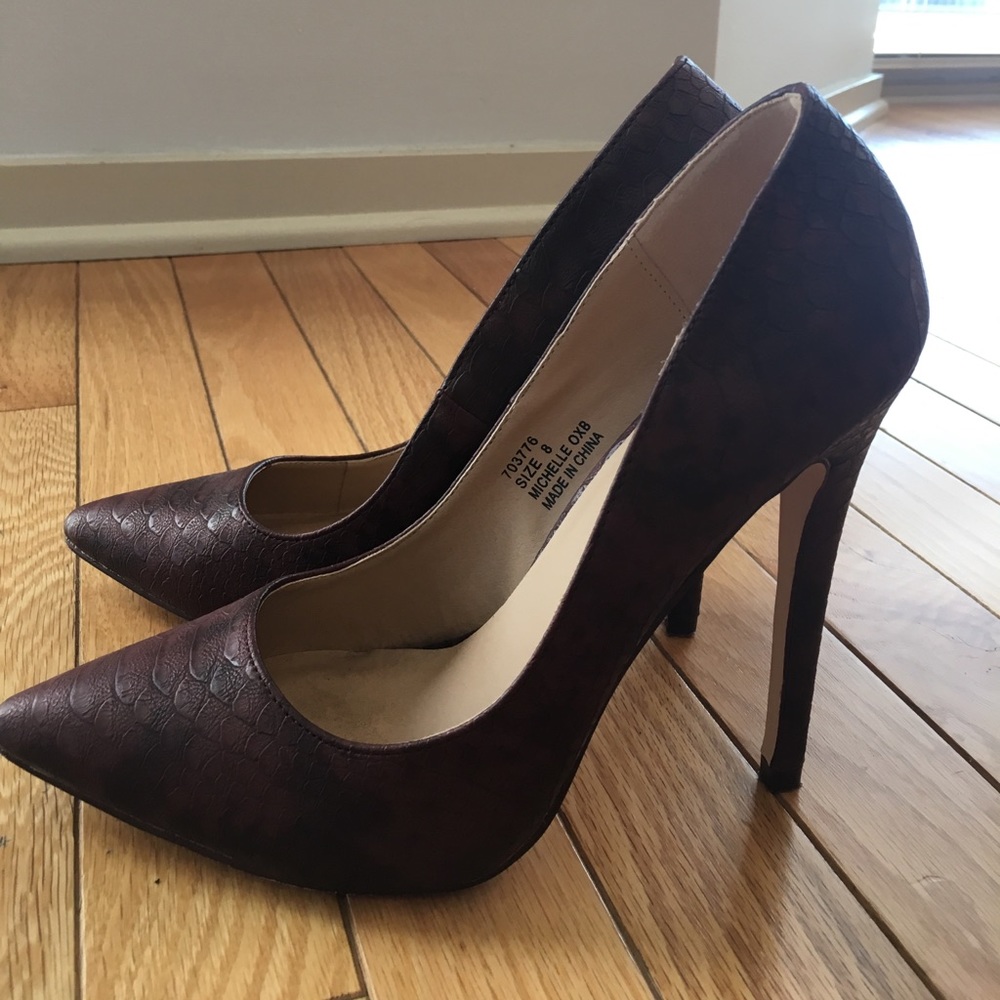SIZE 8 burgundy/black faux snakeskin heels