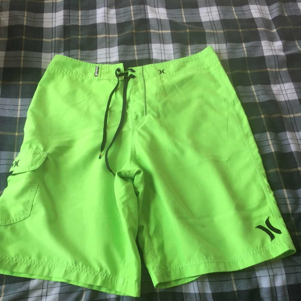 LIKE NEW MENS SIZE 34 20" HURLEY BOARDSHORT