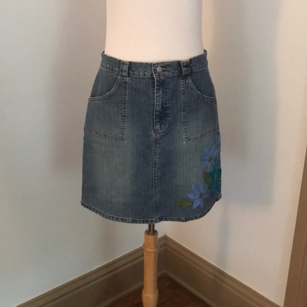 🌸🍃Adorable Lilly Pulitzer embroidered jean skirt