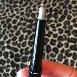 NYX glam shadow stick